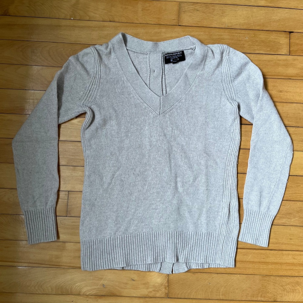 Banana Republic Merino Cashmere Blend V-Neck Button Back Sweater Oatmeal Small
